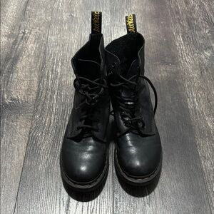 Womens Doc Martens 1460 Pascal Size 8 US